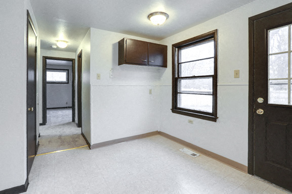 3319 McKinley Pkwy Blasdell - Eat-In Kitchen