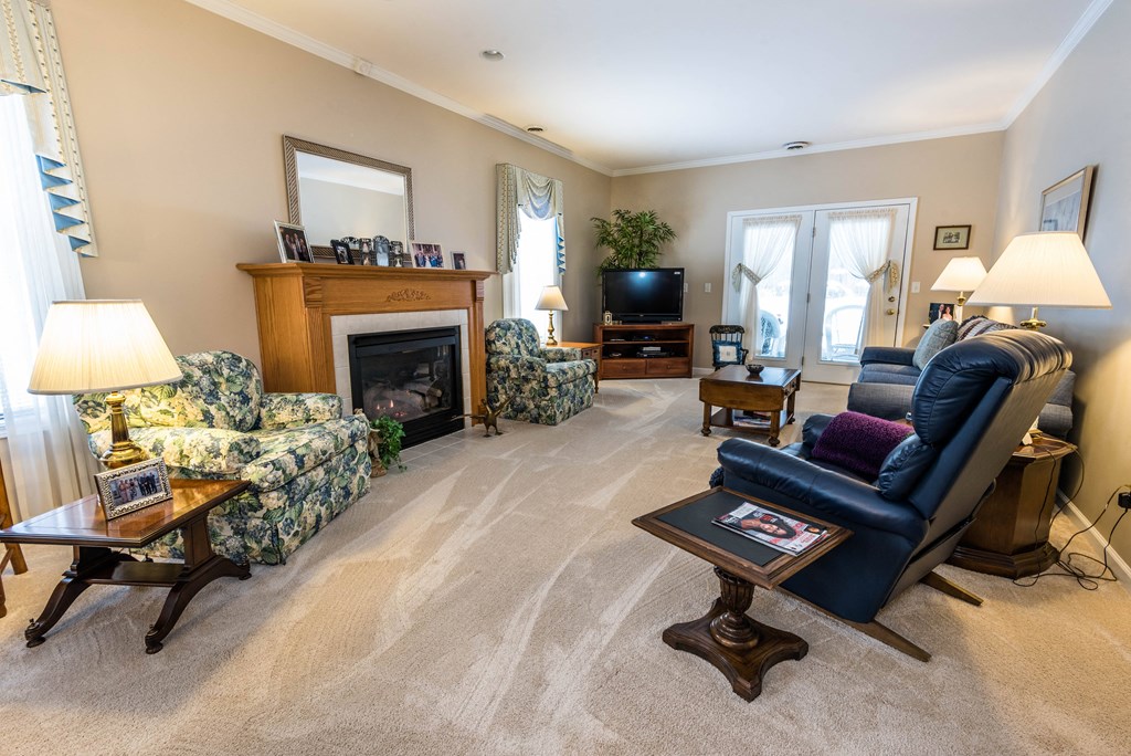 Pine Grove Estates – Living Room – Dining – Lockport Area – Patio/Porch - 55+ Community - 24 Hour Emergency Maintenance – Ask for a Tour - Pet Friendly