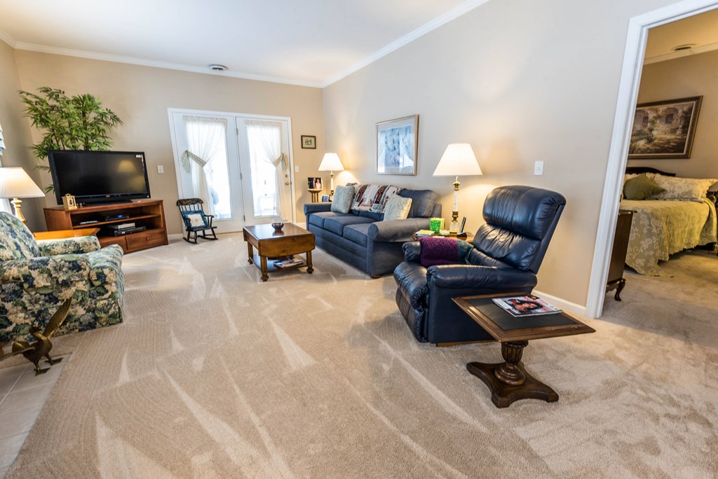 Pine Grove Estates – Living Room – Dining – Lockport Area – Patio/Porch - 55+ Community - 24 Hour Emergency Maintenance – Ask for a Tour - Pet Friendly