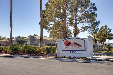 the sign for sunset pointe at the entrance to the park