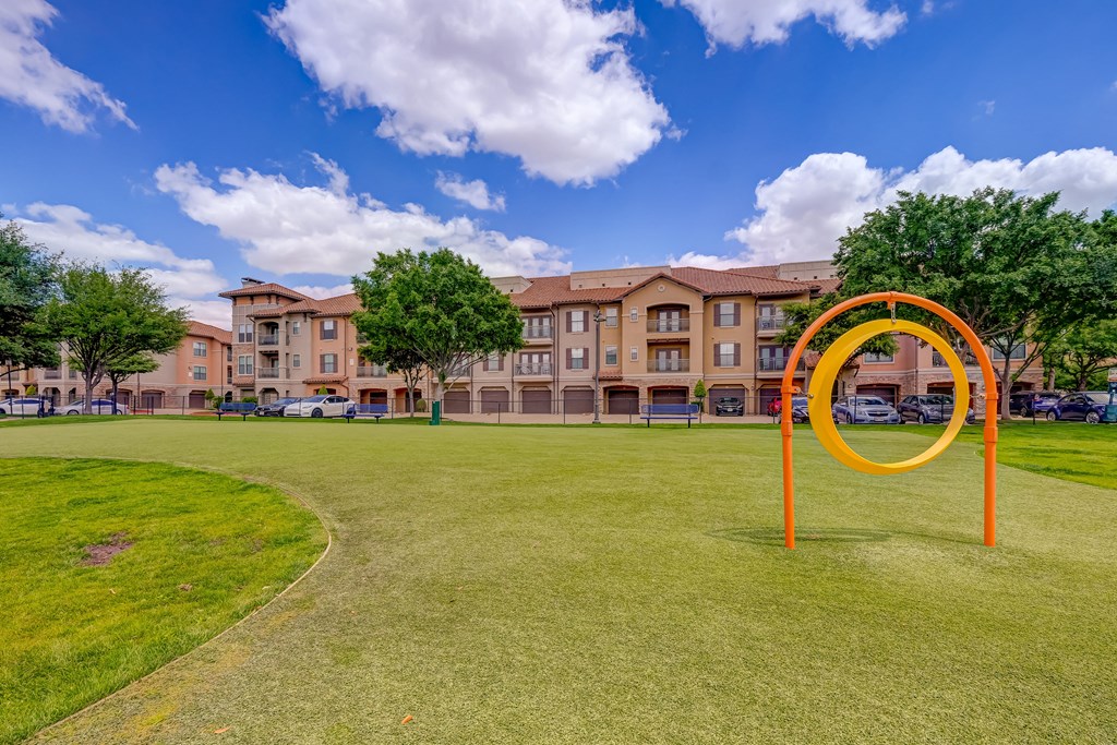 Spacious dog park in Las Colinas