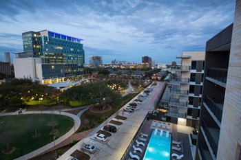 Pool and park - Photo Gallery 2