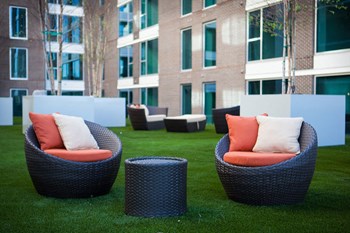 Community seating - Photo Gallery 5