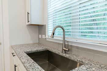Wave Sensor Touchless Kitchen Faucet with Pull  Down Sprayer