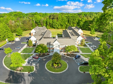 A bird's eye view of a roundabout with a building in the background.