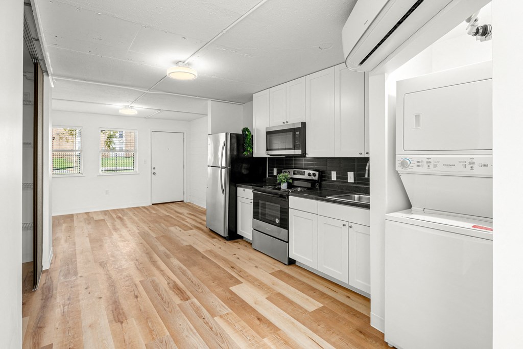 the kitchen is clean and ready for us to use at The Courts Midtown, Memphis, Tennessee