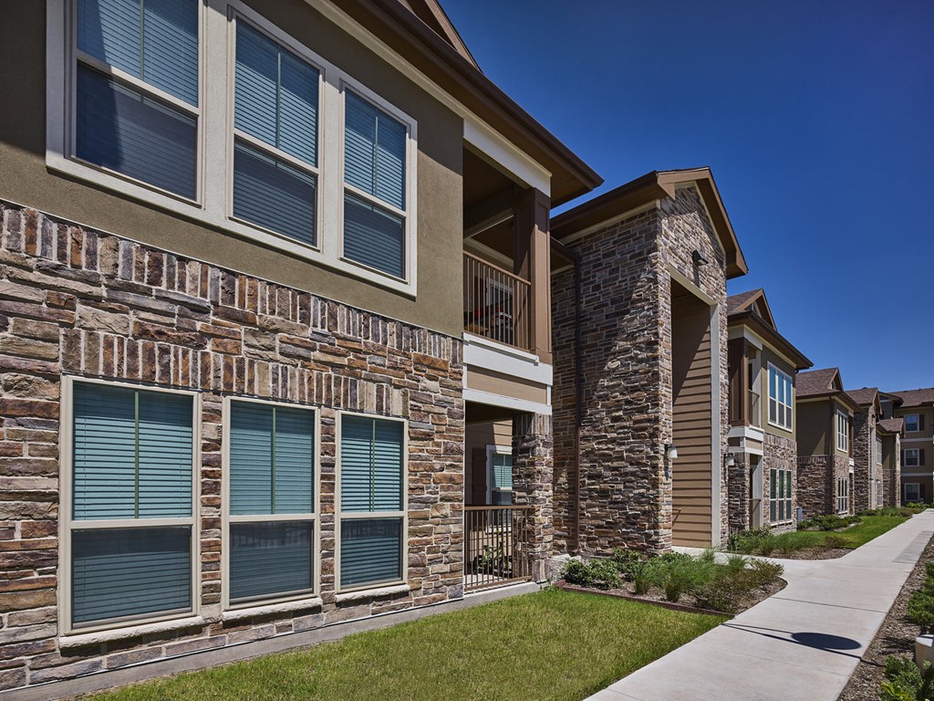 A row of houses with stone and brick exteriors.