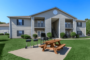 a picnic table in front of an apartment building