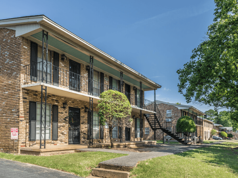 the building where the motel is located