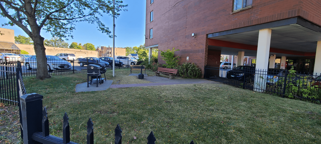 a small yard in front of a building with a picnic table
