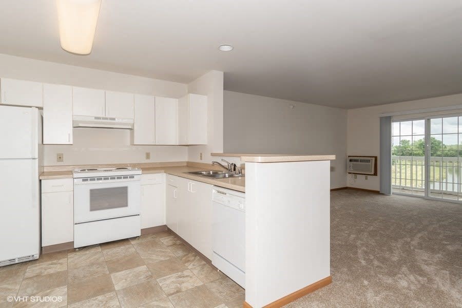 Kitchen with breakfast bar