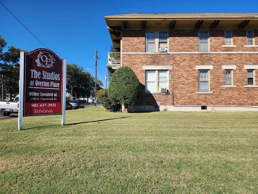 The Studios at Overton Place is a business located at 418 R. Chatham St.
