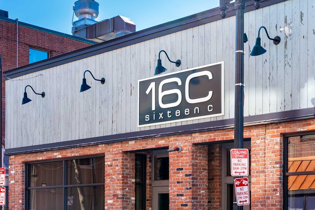 A building with a sign that says 16C Sixtegen.