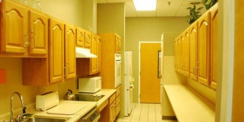 Lincoln Apartments - Photo Gallery 6
