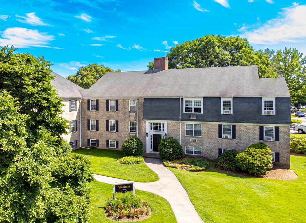 Beverly Commons apartment building