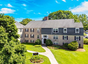 Beverly Commons apartment building - Photo Gallery 3