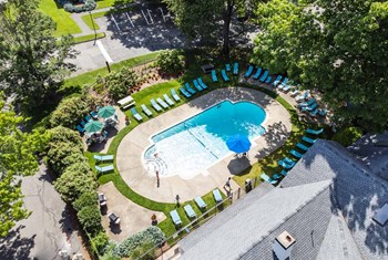 Beverly Commons Pool - Photo Gallery 5