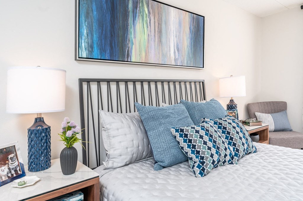 a bedroom with a bed and two night stands with lamps