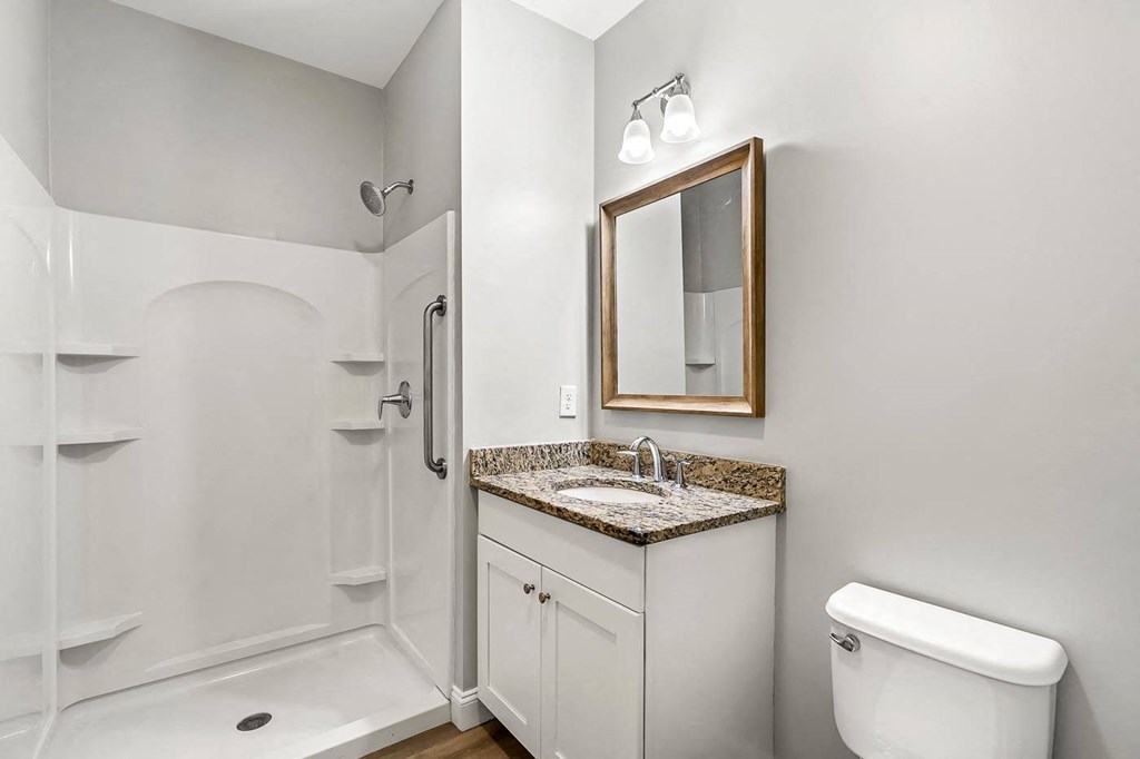 Ashland Woods apartments bathroom with bright finishes, granite