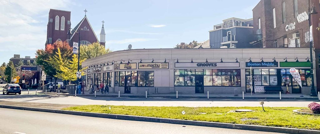 Union Square Shopping Centers at Union 346 Apartments, Massachusetts