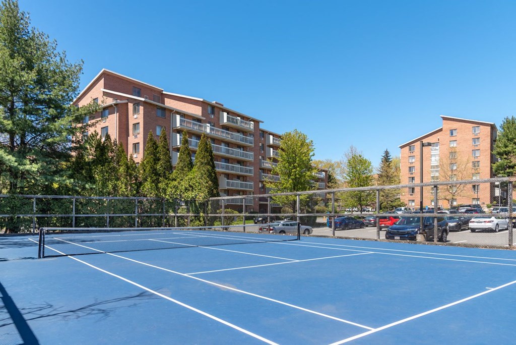 Tennis Court at Kimball Court Apartments in Woburn