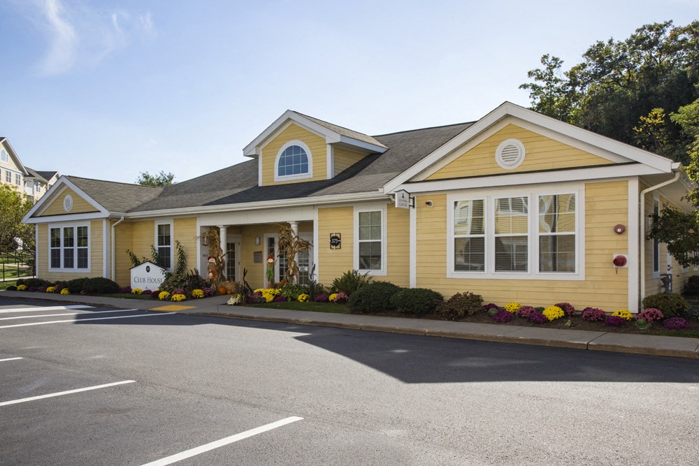 Clubhouse and Leasing Center Lynnfield Commons