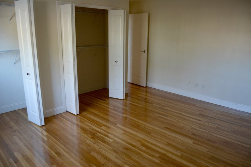 Closet Quincy Commons Apartments