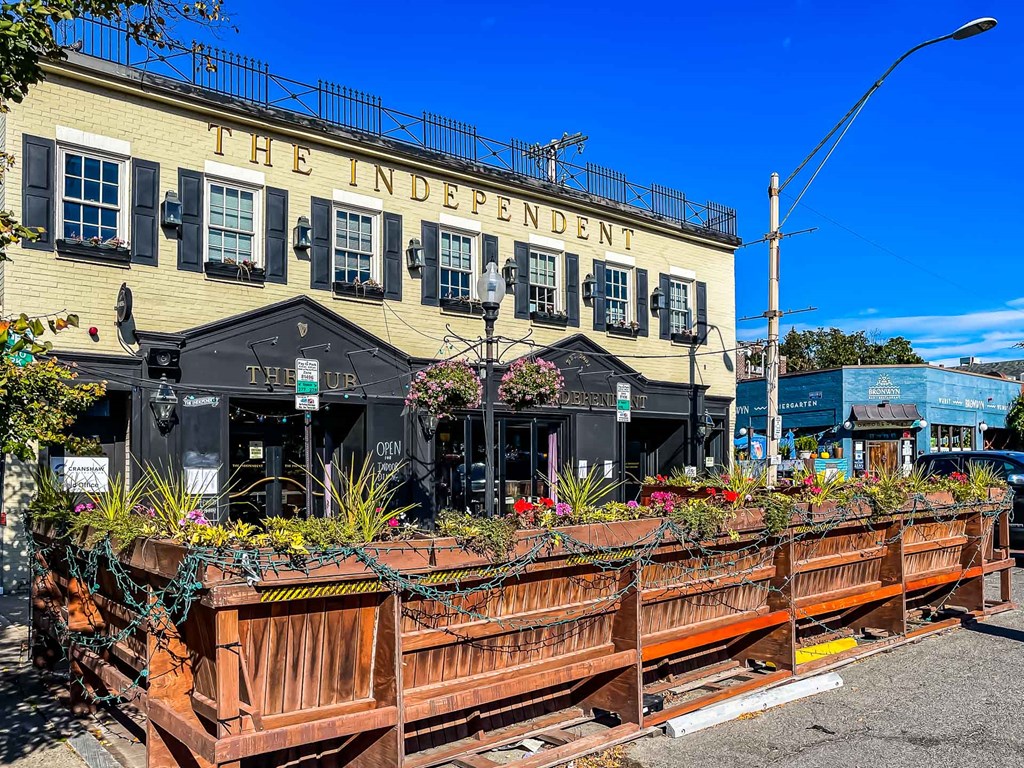 Neighborhood Dining Places at Union 346 Apartments, Somerville, MA, 02143