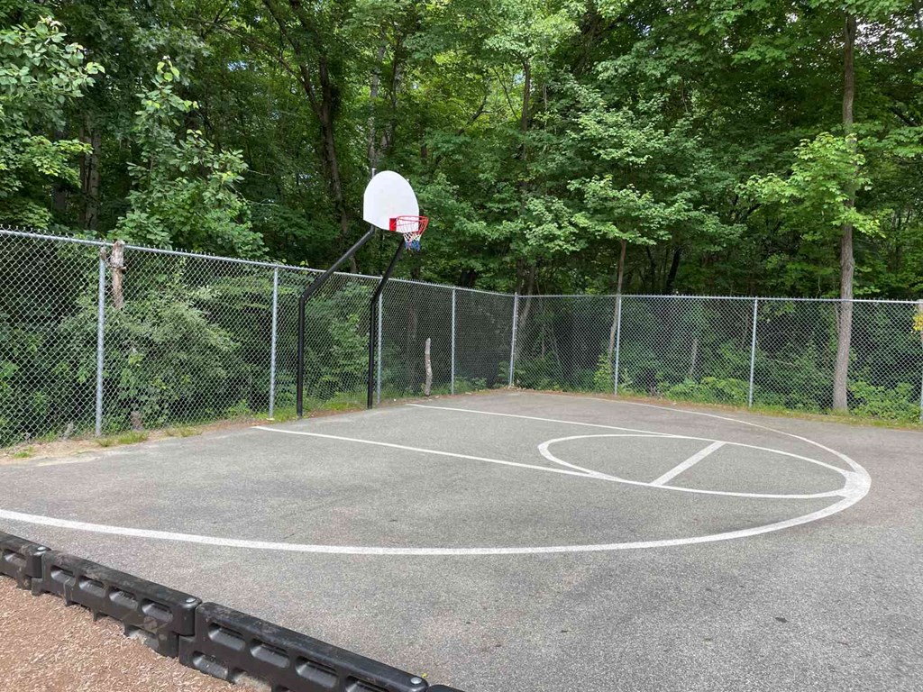 Outdoor Basketball Court for Residents