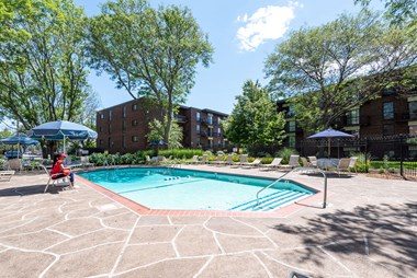 Quincy commons pool with apartments in background - Photo Gallery 3