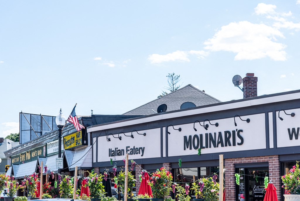 Molinaris Italian eatery in downtown Dorchester