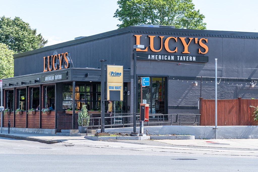 Lucy;s American Tavern in downtown Dorchester