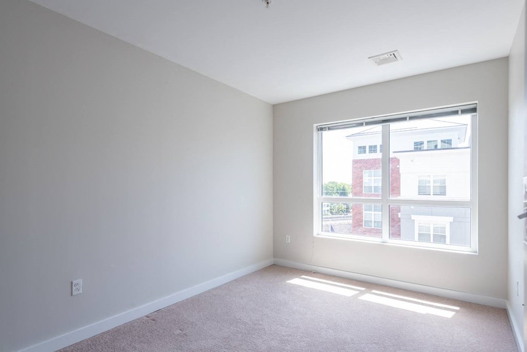 bedroom with carpeted flooring