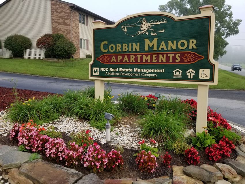 Monument Sign at Corbin Manor Corbin, Kentucky. - Photo Gallery 1