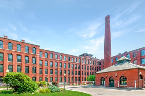 Exterior View of Main Entrance at Royal Worcester Apartments, Worcester