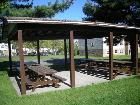 Outdoor Picnic Area at Union City Estates, Union City