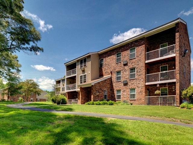 Landscaped Walkways at Summerhill Glen, Maynard, 01754