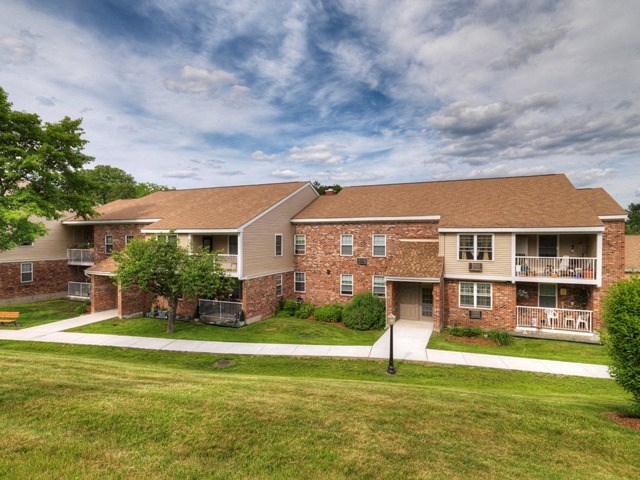 Landscaped Walkways With Yard at Summerhill Glen, Maynard, MA, 01754