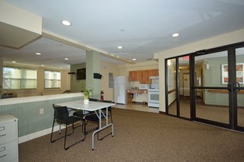 Entrance Way And Lobby At Sycamore Place Apartments. - Photo Gallery 6