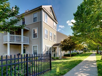 Apartment Entrance of Monterey - Photo Gallery 5