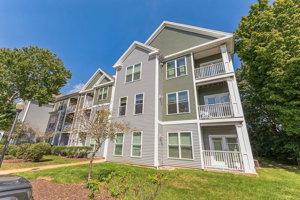 exterior view at the bradley braddock road station apartments at Woodlands at Abington Station, Abington, 02351