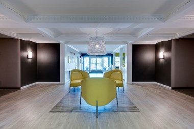 Beautiful Lobby With Seating Walkover Commons.