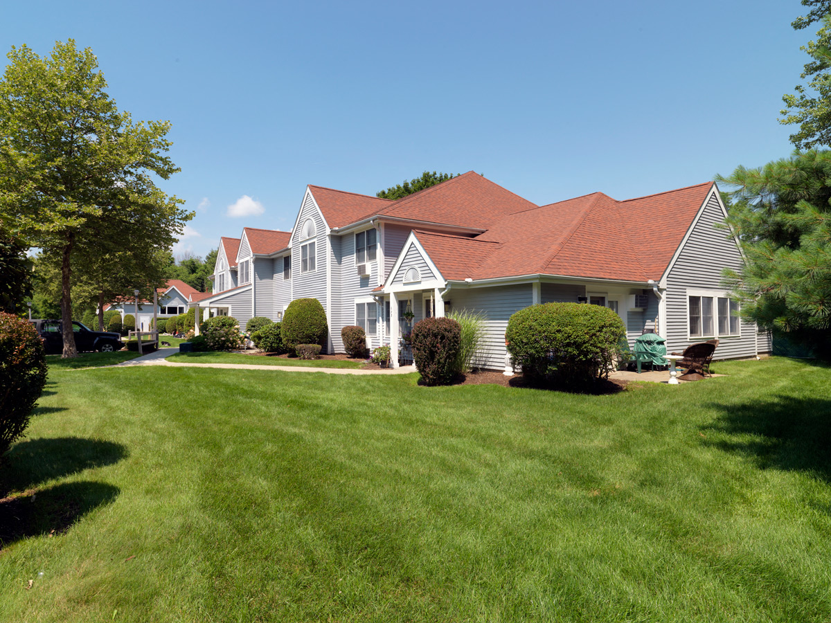 Exterior  of Building One  at Pondside at Littleton Apartments. at Pondside at Littleton, Littleton, MA, 01460