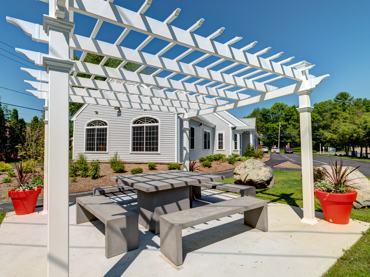 Picnic table at Mansfield Meadows Apartments in Mansfield, MA