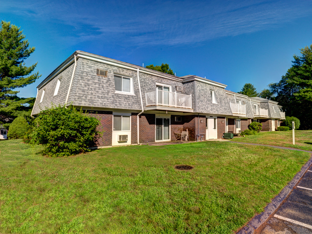 Grounds in front of property at Rolling Green Apartments in Amherst, MA
