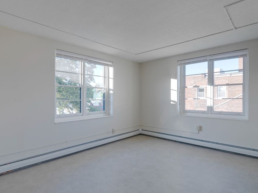 Large Room With Windows Camden Street Apartments. - Photo Gallery