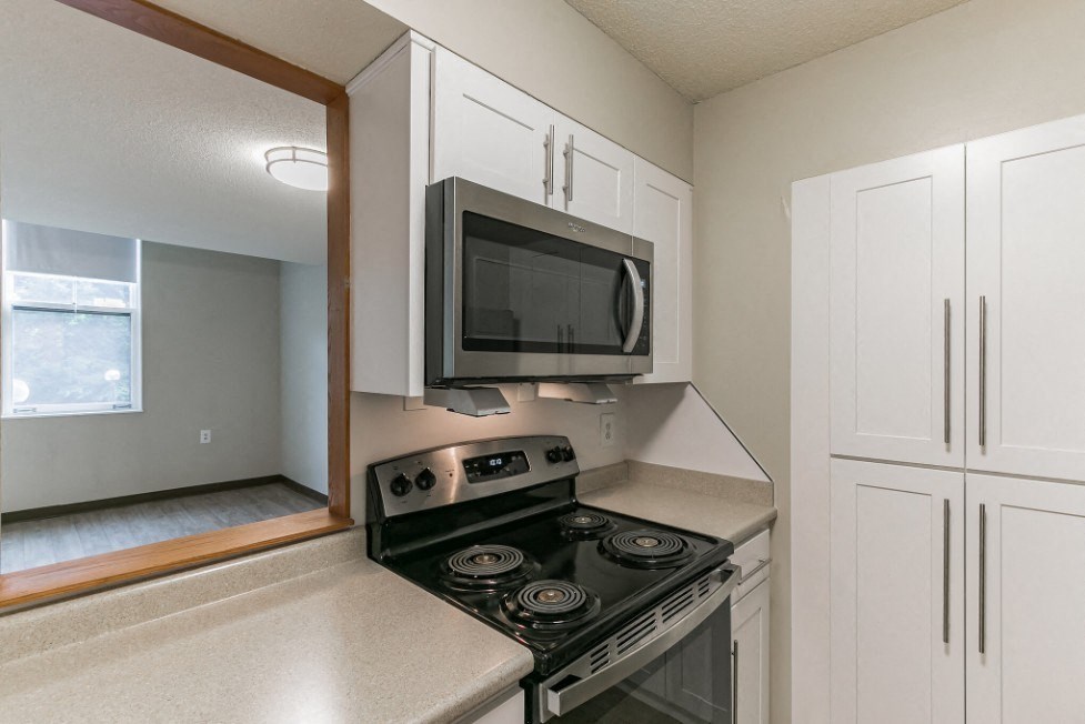 Mill House Apartments Stainless Steel Appliances. Mill House Apartments Stainless Steel Appliances.at Mill House Apartments, Massachusetts, 01301