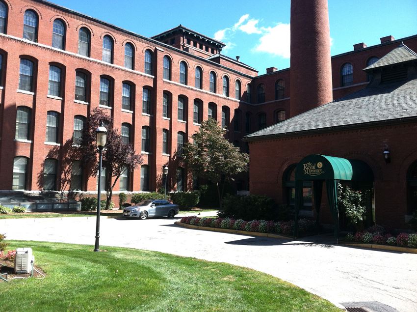 Main Entrance to Royal Worcester Apartments in Worcester MA. - Photo Gallery 1