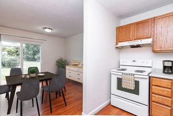 Fully Applianced Kitchen and Dining Room. - Photo Gallery 5