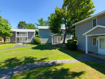 Landscaped Grounds Chatham West in Brockton, MA. - Photo Gallery 2